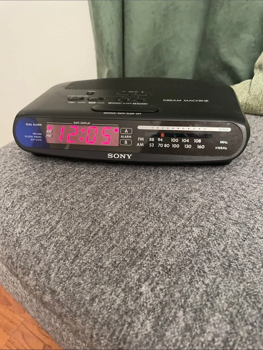 Sony DREAM MACHINE FM/AM Clock Radio ICF-C370 Great Working Condition